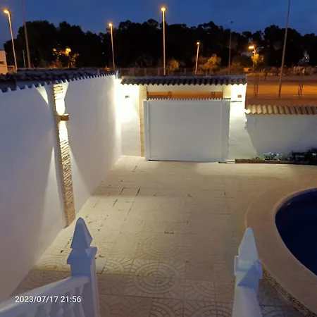 度假居 Acogedora Casa Con Piscina 托雷维耶哈